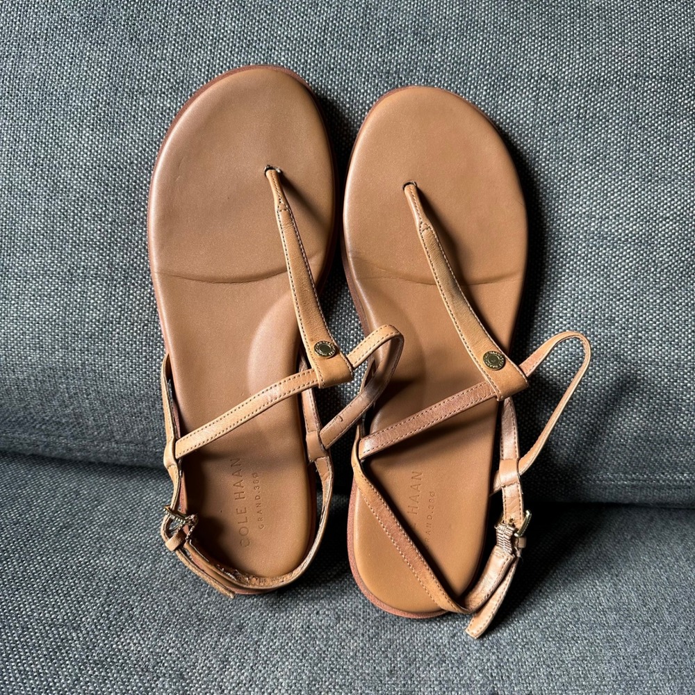 Cole Haan Grand 360 Tan Leather Flat Thong Ankle Strap Sandals
Womens 7.5B - Picture 1 of 6